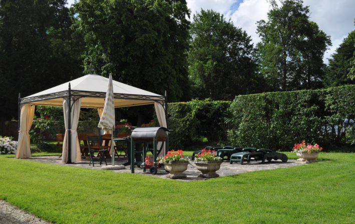 Simple Tips to Create an Outdoor BBQ Kitchen in Your Garden